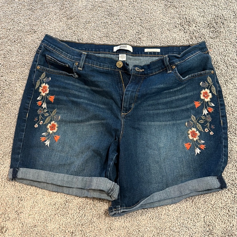 Vintage America, bestie shirts with embroidered flowers